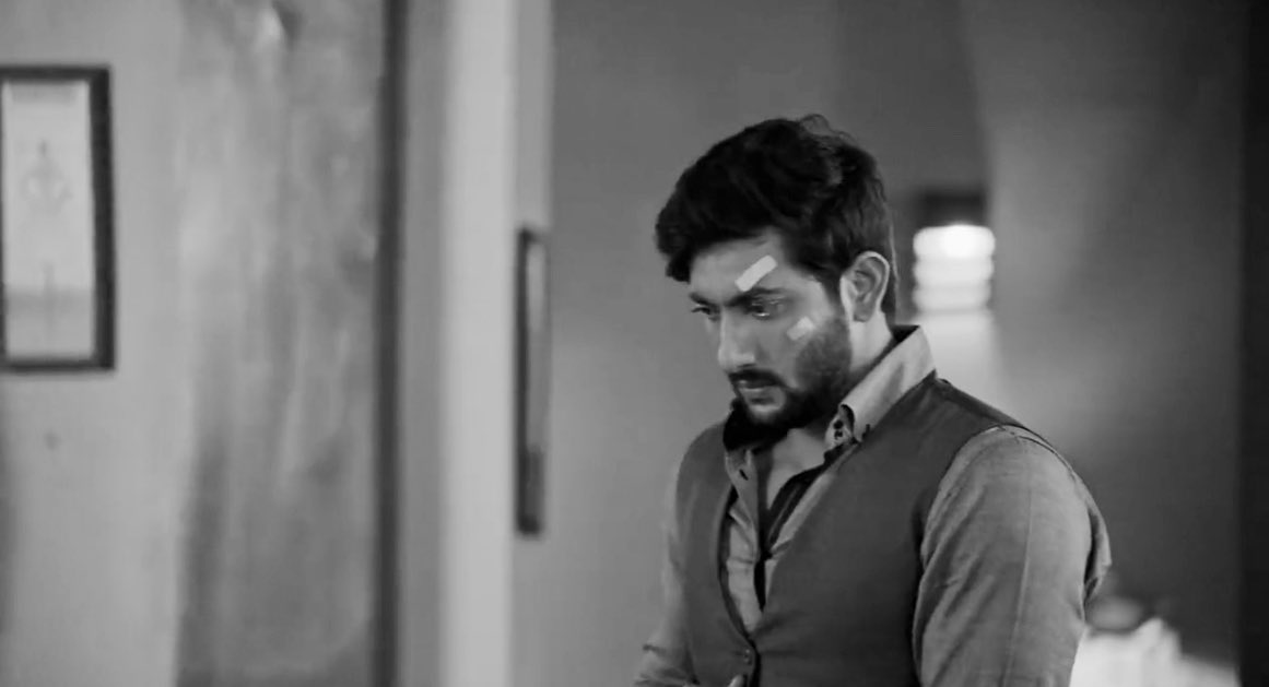 mehaupwidme's tweet photo. Man was all ready to put out his heart lungs kidney everything at this point 😭😭😂 poor him ~ lost himself for some time 

——- But mannn the way FAMMY acted this sceneeee was sooooo goood 😭🤌🏻 that I felt second hand awkwardness for him  

#imlie • #AryanSinghRathore https://t.co/5IdqeXbNVC