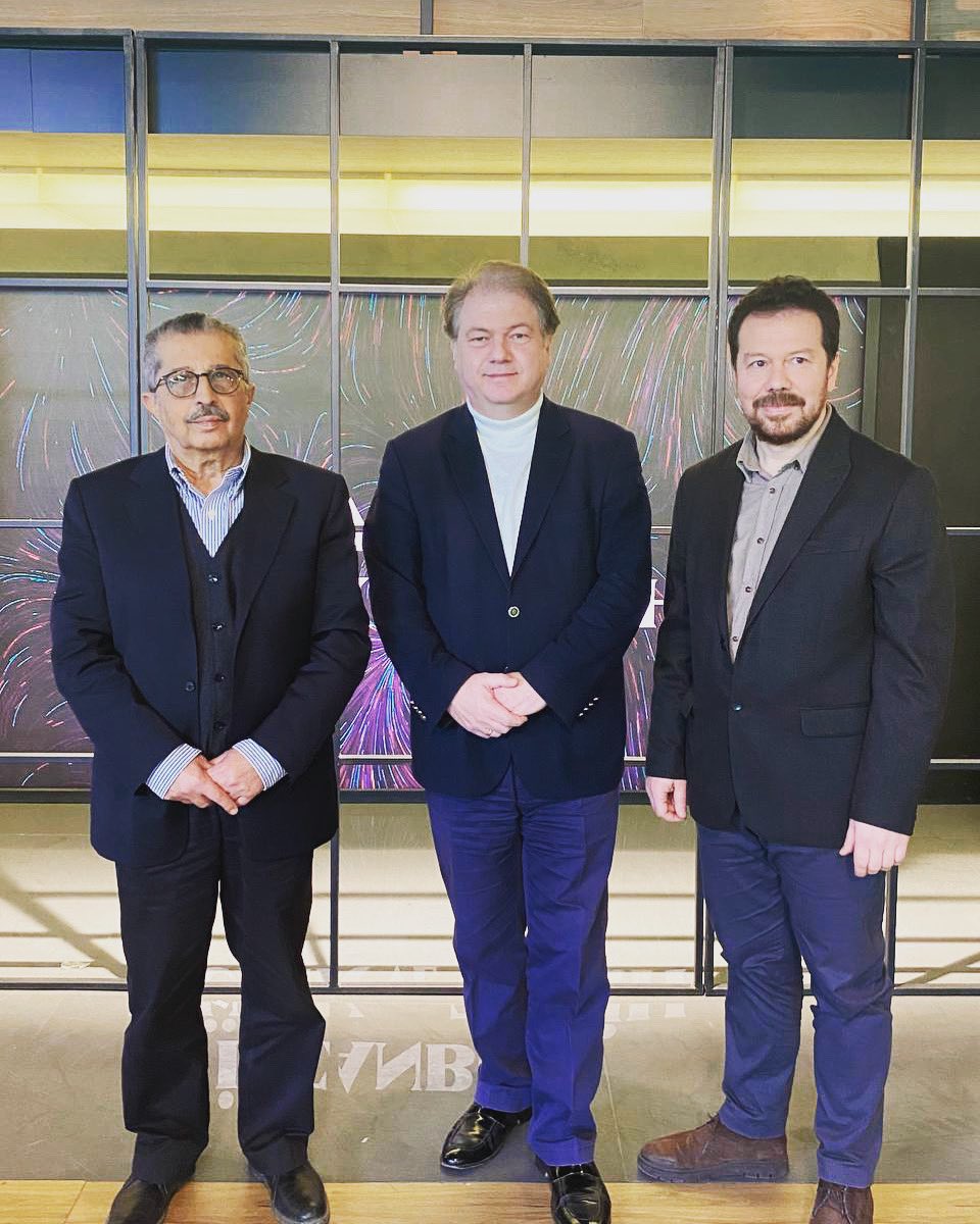 İSTANBUL, MÜZİK VE TARİH
20.4.2022 🕰 16.30 <a href="/trt2/">enkırmen</a> 

Prof. Dr. Cem Behar ve Dr. Onur Öner’in hazırlayıp sunduğu İstanbul, Müzik ve Tarih programı bugün saat 1630 da TRT 2 ekranlarında..

Nitelikli sohbet için teşekkürler 🙏 
#cembehar #onuröner #cihataşkın #istanbul #müzik #tarih