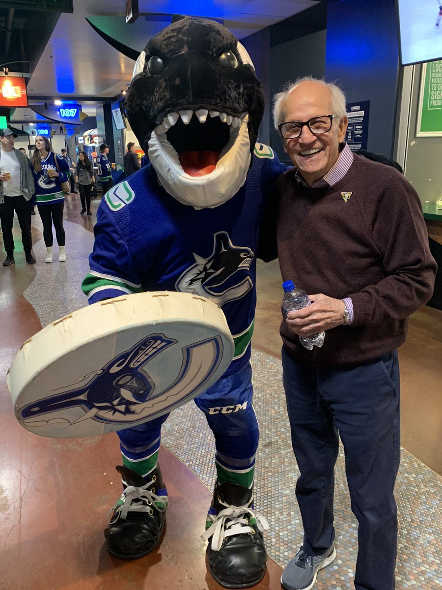 CanucksFIN's tweet image. The Legend Tommy Larscheid was in the House tonight along with the #Canucks supporters group @Larscheiders bringing the energy in @RogersArena #GoCanucksGo 💙💚