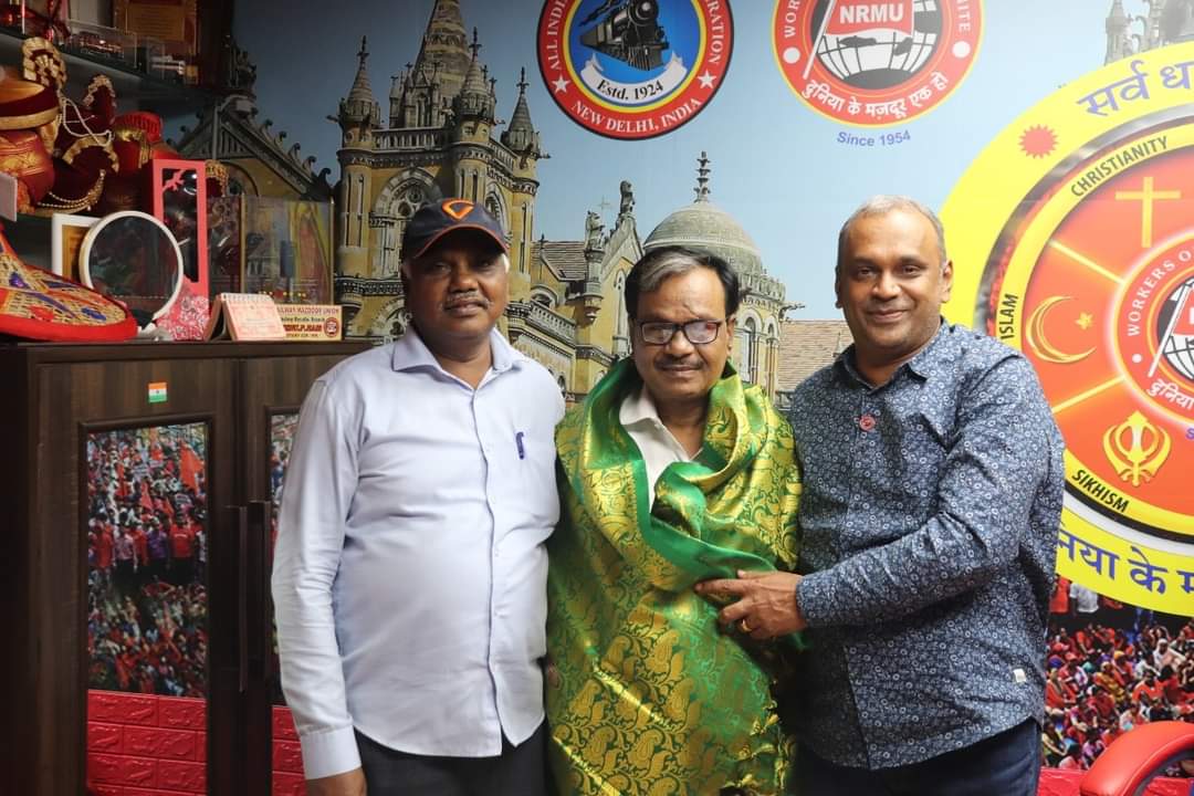 pravin95538140's tweet photo. #plz_follow
@venupnair_nrmu
हमारे लाडले महामंत्री कॉम वेणू पी नायर जी को लाल लाल सलाम....
@MVAnand6
@AIRF15853780
@SunilBajare
@PankajS93882936
@ShivaGopalMish1 https://t.co/Oc73sSzrxm
