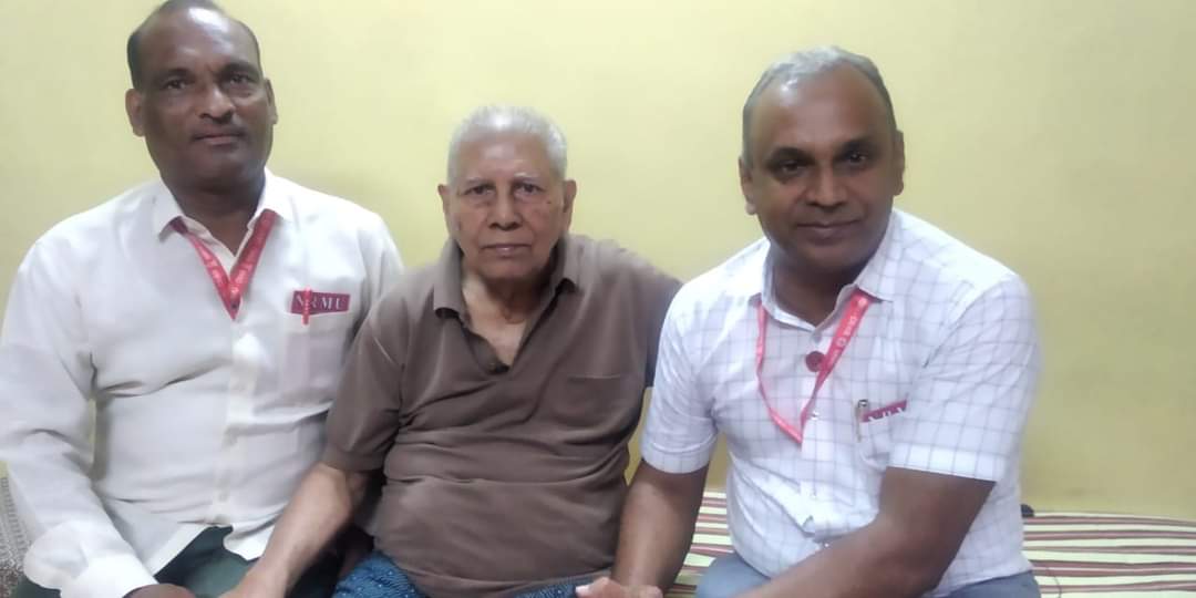 pravin95538140's tweet photo. #plz_follow
@venupnair_nrmu
हमारे लाडले महामंत्री कॉम वेणू पी नायर जी को लाल लाल सलाम....
@MVAnand6
@AIRF15853780
@SunilBajare
@PankajS93882936
@ShivaGopalMish1 https://t.co/Oc73sSzrxm