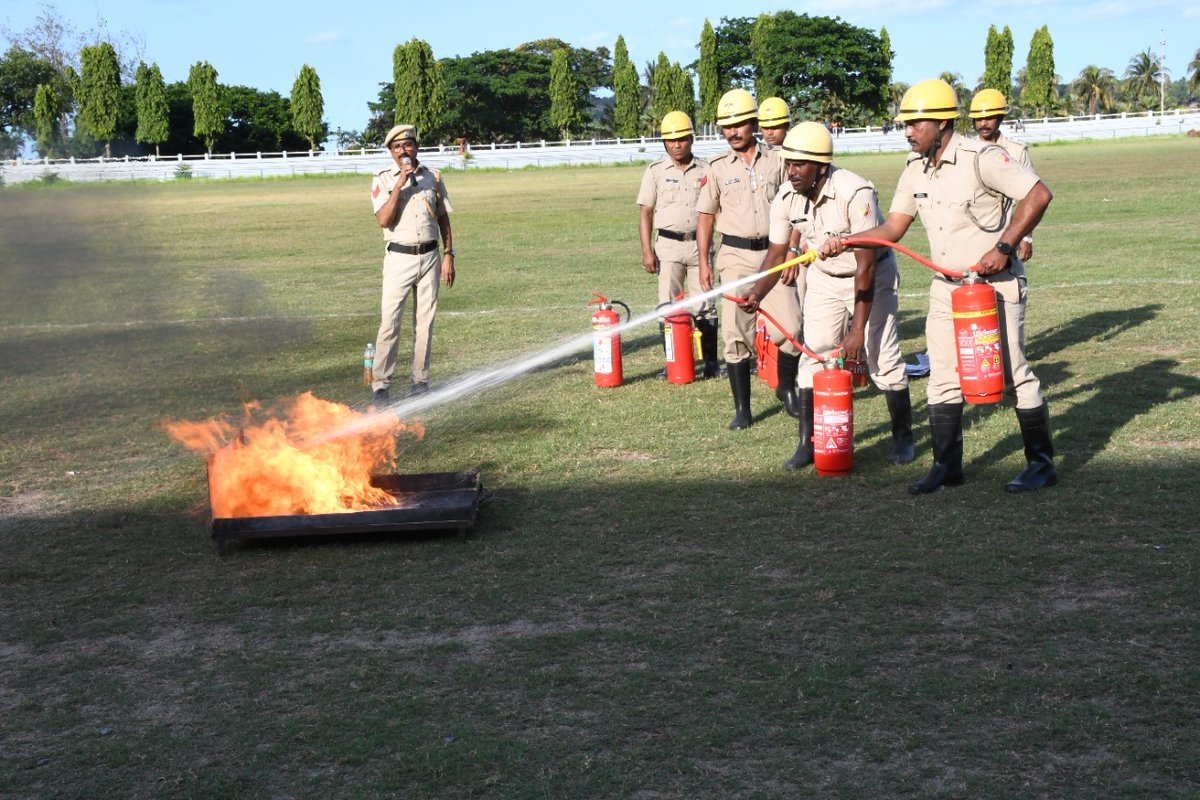 FireService_ANP's tweet photo. On #FireServiceWeek2022 || #FirstAid #FireFighting Demo cum Foot ball match held on 16 April 22 at Netaji Stadium in collaboration with State Olympic Association.
#AzadiKaAmritMahotsav
#AndamanPolice 
@MediaRN_ANI @DGPANIslands @Andaman_Admin https://t.co/Y6kKBK6Ikb