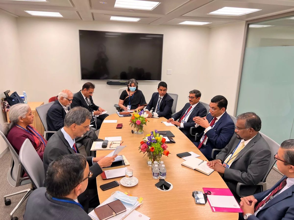 e4c5's tweet photo. There are two finance ministers in this photo (from @Economynext ) 

One of them has a masters the other no formal degree in econ.

One is the 37th most powerful woman in the world according to forbes. The other resigned his portfolio before the meeting.
1/2 https://t.co/faCeboQj5g