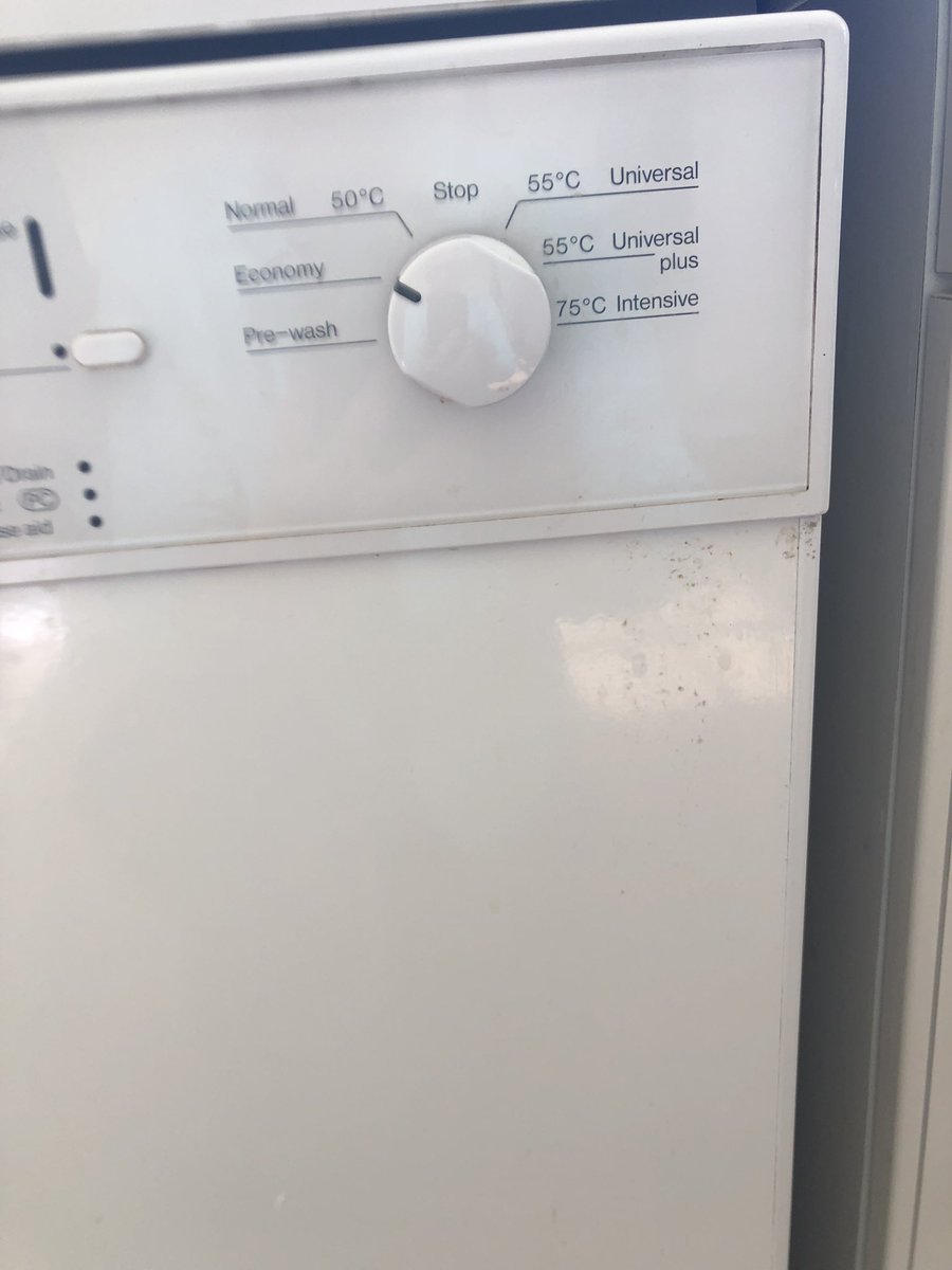HelenPrice89's tweet photo. Day 5 of my #environmentchallenge for #earthday @RBWM_YC My dishwasher is permanently on the economy programme. My usual clothes washing setting is 40 - sometimes I use 30 , and really try to ensure I always wash a full load to be most energy efficient @alexw_politics https://t.co/mL2GiagPZ0