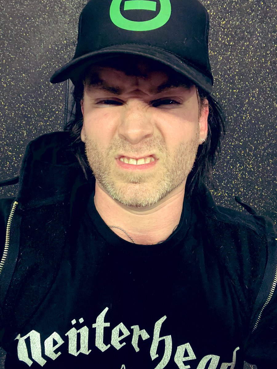 My bench press game is weak AF. Oh well. 🤘🏻