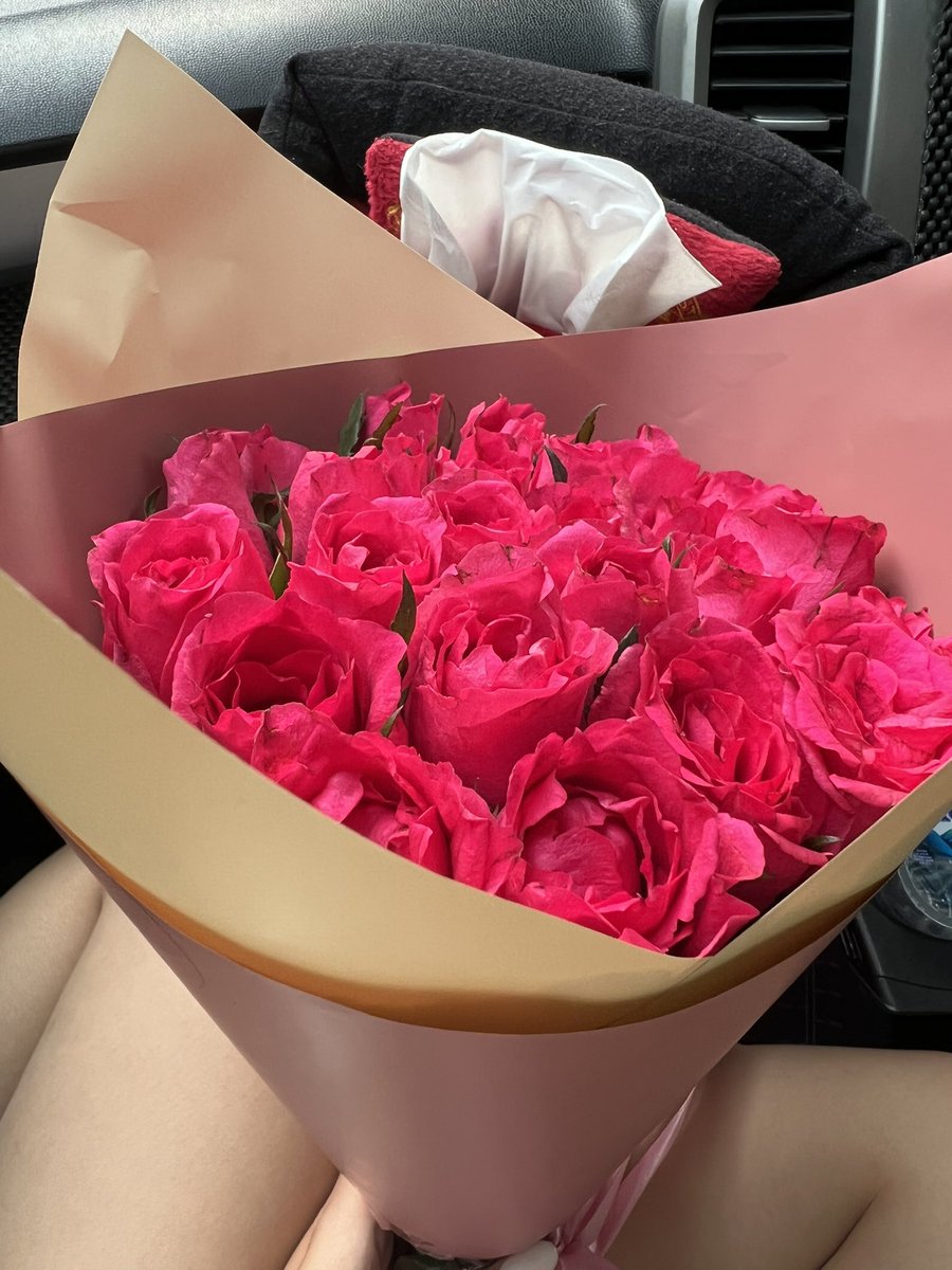 dindaptrv's tweet photo. memutuskan beli bunga untuk diri sendiri https://t.co/SWBxfIjF95