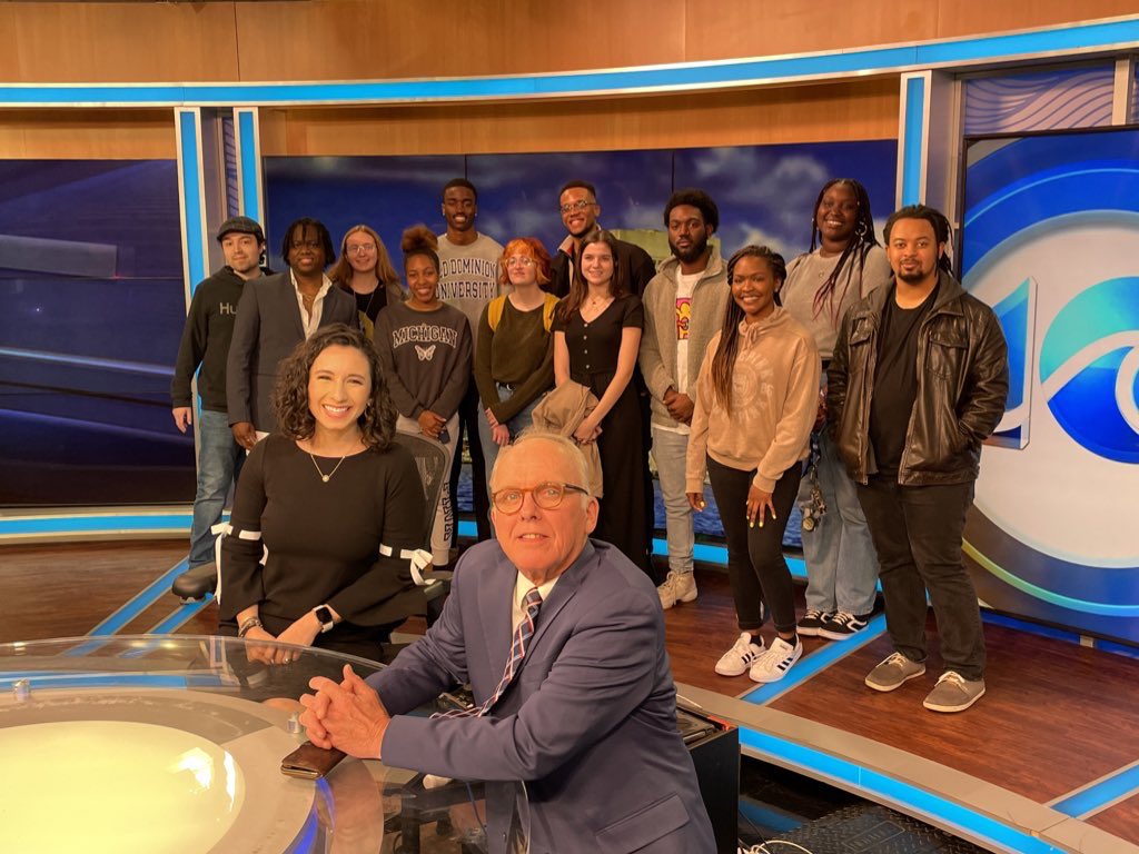 DestiniHarrisTV's tweet photo. Our class took a “field trip” to @WAVY_News tonight. We were in the studio for the last block of the show. As always, I love the positive energy at WAVY. Thanks @YaishaFromWAVY @Marielena_TV &amp; Don!💙📺
thanks to the BEST Professor @writinlife ❤️ 
#ODUStudentJournalist #ODUTVNEWS https://t.co/qm5eS844cw
