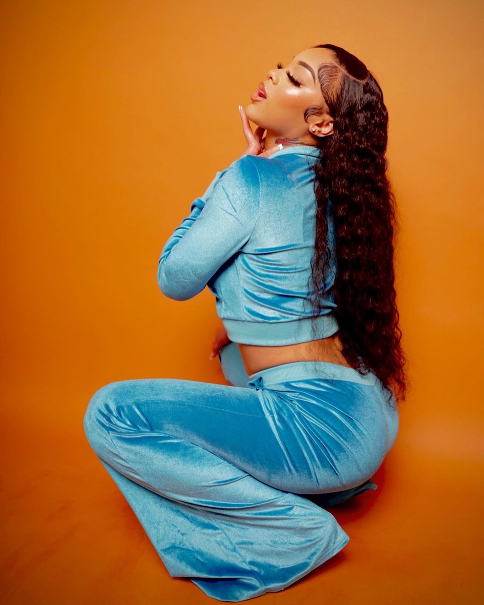 KEKOUTURE_'s tweet image. Something to post ❄️