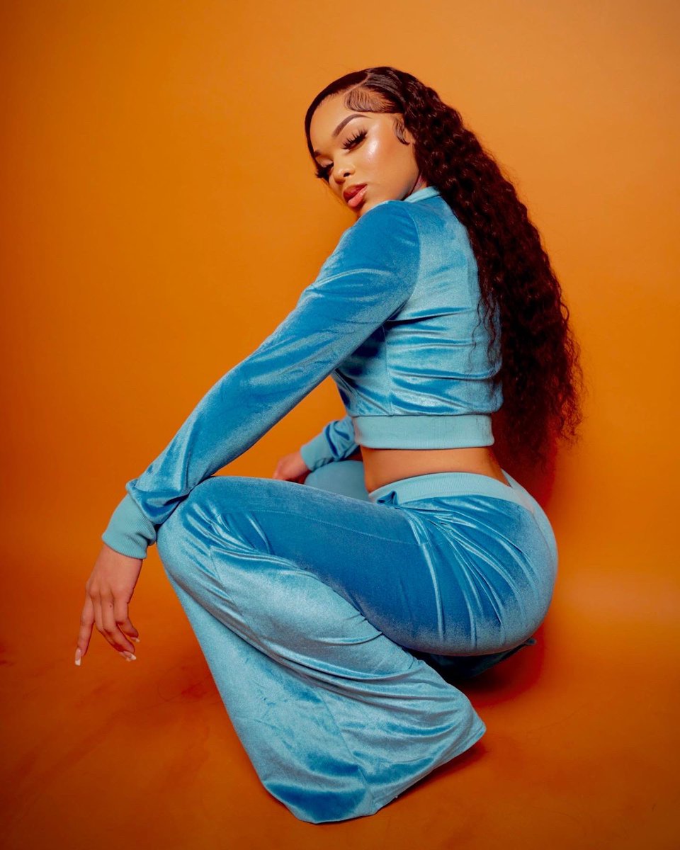 KEKOUTURE_'s tweet image. Something to post ❄️