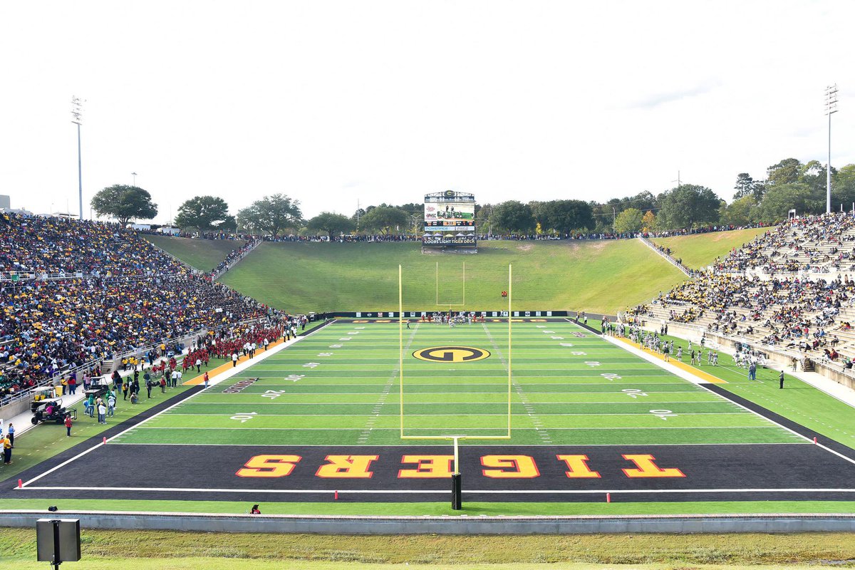 dupree_fuller's tweet photo. After a great conversation with @huejack10 &amp; @Coach_Scott31 I am pleased to announce I have received a DIVISION 1 offer to Grambling State University! 
#GramFam #HUEDAT #JucoProduct
@JUCOFFrenzy @JuCoFootballACE @DRRJuCo_Cali @DRRJuCoProspect @jucomadefb @HBCUSports1 @Bigtanktv https://t.co/18nWSHAMEG