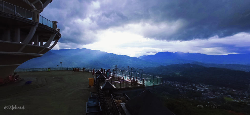 tstoraya's tweet photo. #afternoon #cloudscape #photography #mountains #twitternaturecommunity #burake #view #panorama #makale #tanatoraja https://t.co/1EQjuoRkAu