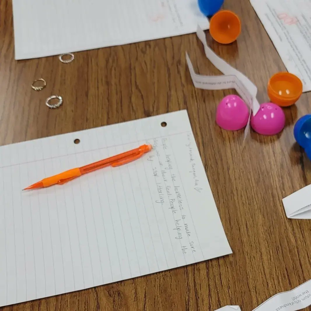 angelmboucher's tweet photo. The egg hunt went well! Students answered questions from @KellyGToGo #articleoftheweek about #randomactsofkindness #raktivists. Each egg had a question and some had a chance for candy!

#teacher #teachers #teacherslife #teachingmiddleschool #secondaryteacher #secondaryela https://t.co/RFPIFvTN4I