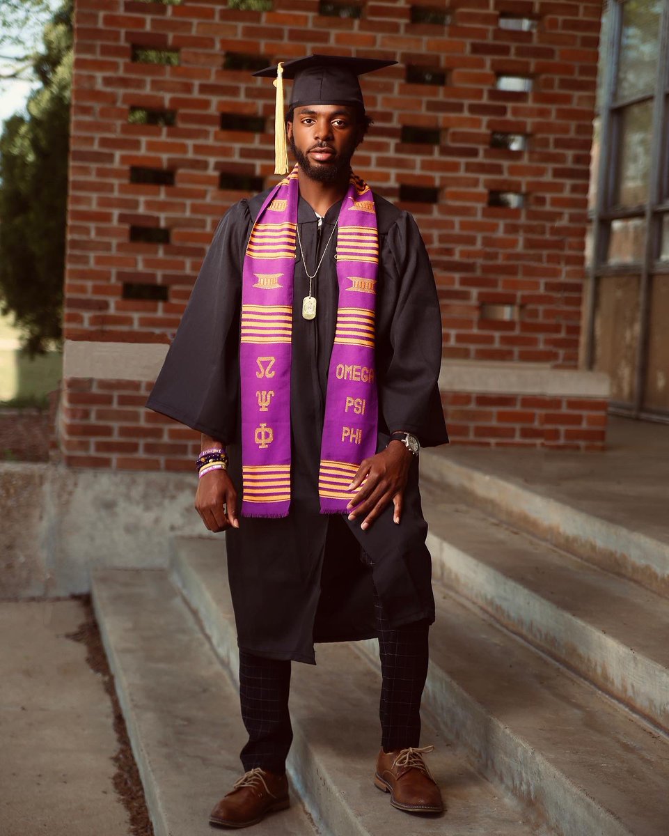 Reporter: Do you have any last words before you walk across the stage?

Gee:  I'M OWT🐾

Shot by: <a href="/DJVSLS/">Vontae J.</a> 🥶