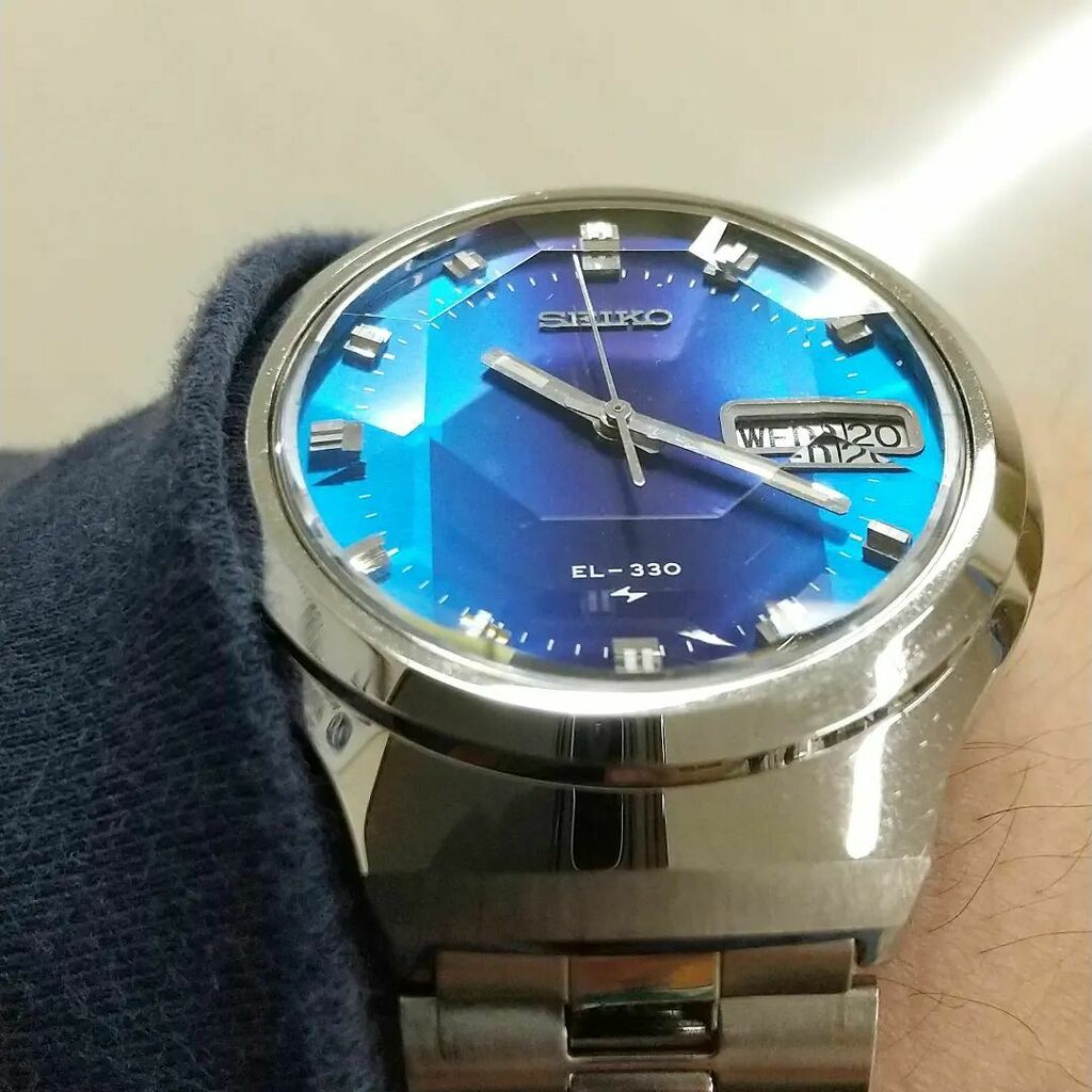 chronotron2's tweet photo. 今日はカットガラスが綺麗なセイコー ELECTRONIC EL-330。
昨日のクリストロンと一緒にオーバーホールしてもらったばかりなので快調です。
#今日の時計 #セイコー #セイコーエレクトロニック #電磁テンプ #todayswatch #seiko #seikoelectronic #el330 #electronicwatch #tw https://t.co/JWC8iXHXzK