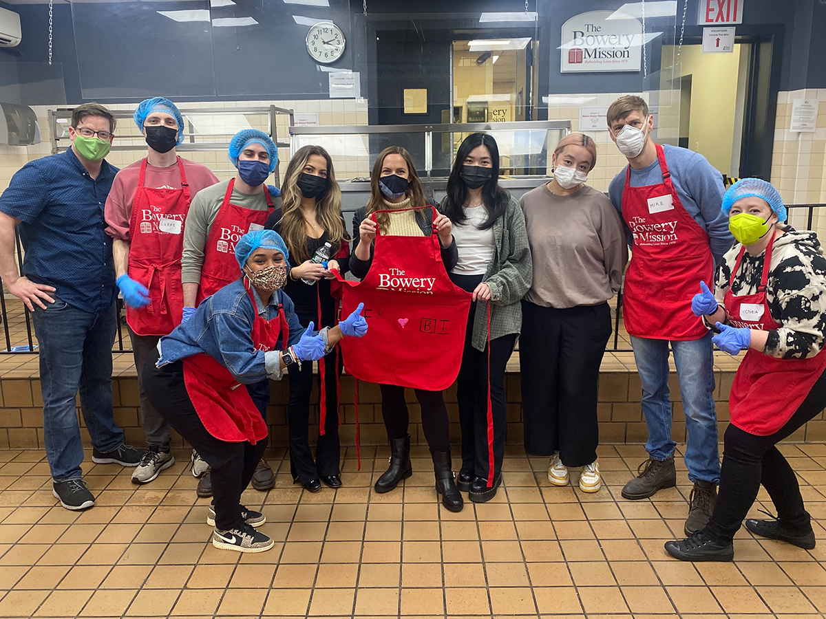BoweryMission's tweet photo. It's #ApronApril at the Mission in honor of #NationalVolunteerMonth! Our volunteers are showing off their aprons with pride & helping serve meals. πͺπΏπͺπ½πͺπ» Join in by sharing a photo with your red apron & tag your post with #ApronApril & #mybowery!
π· Sean Brown, Yolanda DeGraff https://t.co/r1qo55GNIY