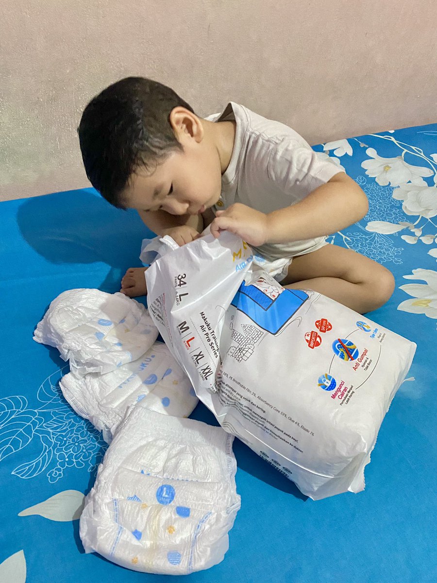 windyndyy's tweet photo. marvel yg selalu memakai @MakukuIndonesia krn sudah memiliki inti struktur SAP yg memiliki daya serap lebih tinggi drpd popok lainnya😻 #MAKUKUMemulaiEraSAP #MAKUKUAirDiapersSlim #MAKUKUAirDiapersAntiGumpal https://t.co/6dC53d3zXX