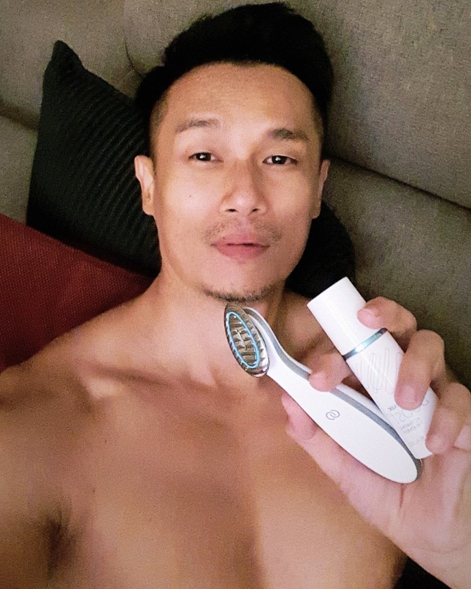 nick_shoong's tweet photo. 用着用着就这样了😁
The #look after #agelocboost
#mensstyle
#男人时尚
#男人轮廓 https://t.co/j4bvxYepLO