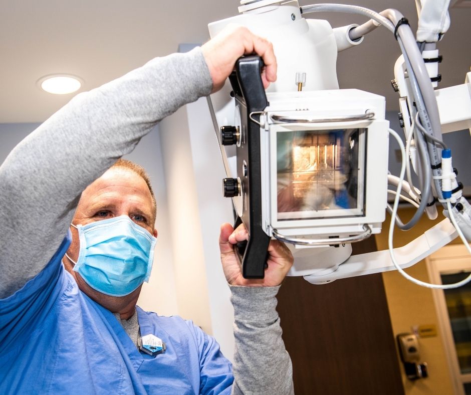 With state-of-the-art technology and a hardworking team of professionals, you can know that you're only getting the best when it comes to emergency care at Tucson ER &amp; Hospital. #ComeFeelTheDifference 

📍Find us on Broadway, one block west of Swan.