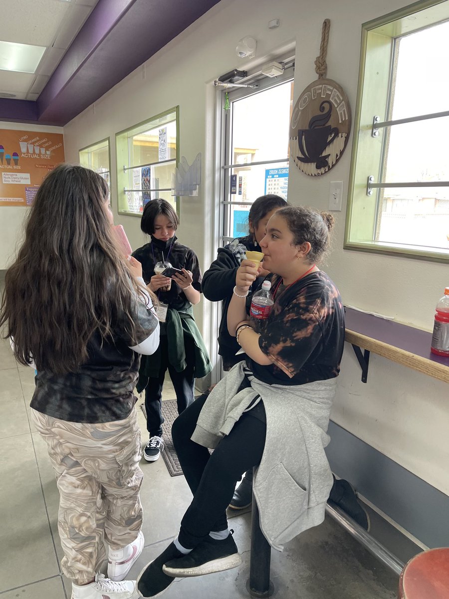 Lavaland Scholars attending the “Mission to Mars” workshop and having a great time supporting local businesses.🚀☄️For many students it was the first time on the city bus. 🚎<a href="/SalazarAPSz2/">APSSalazar</a> @Zone2Assoc8