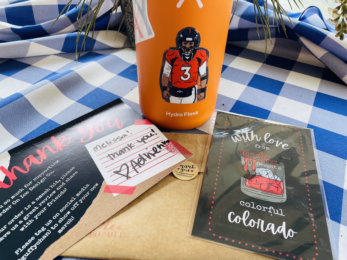 Melimel540's tweet image. 🚨 MY NEW STICKER 🚨 
s/o to @guffychan for this amazing sticker! LOOK at the cards that came inside. 🤩 go to her bio and check her out! 💙🧡#5280love #supportsmallbusinesses #broncoscountry #LetsRide