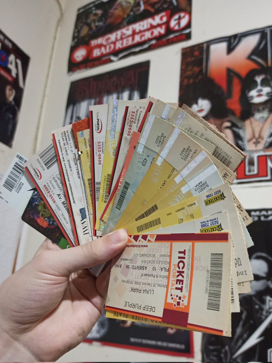 Rearranged tweet media