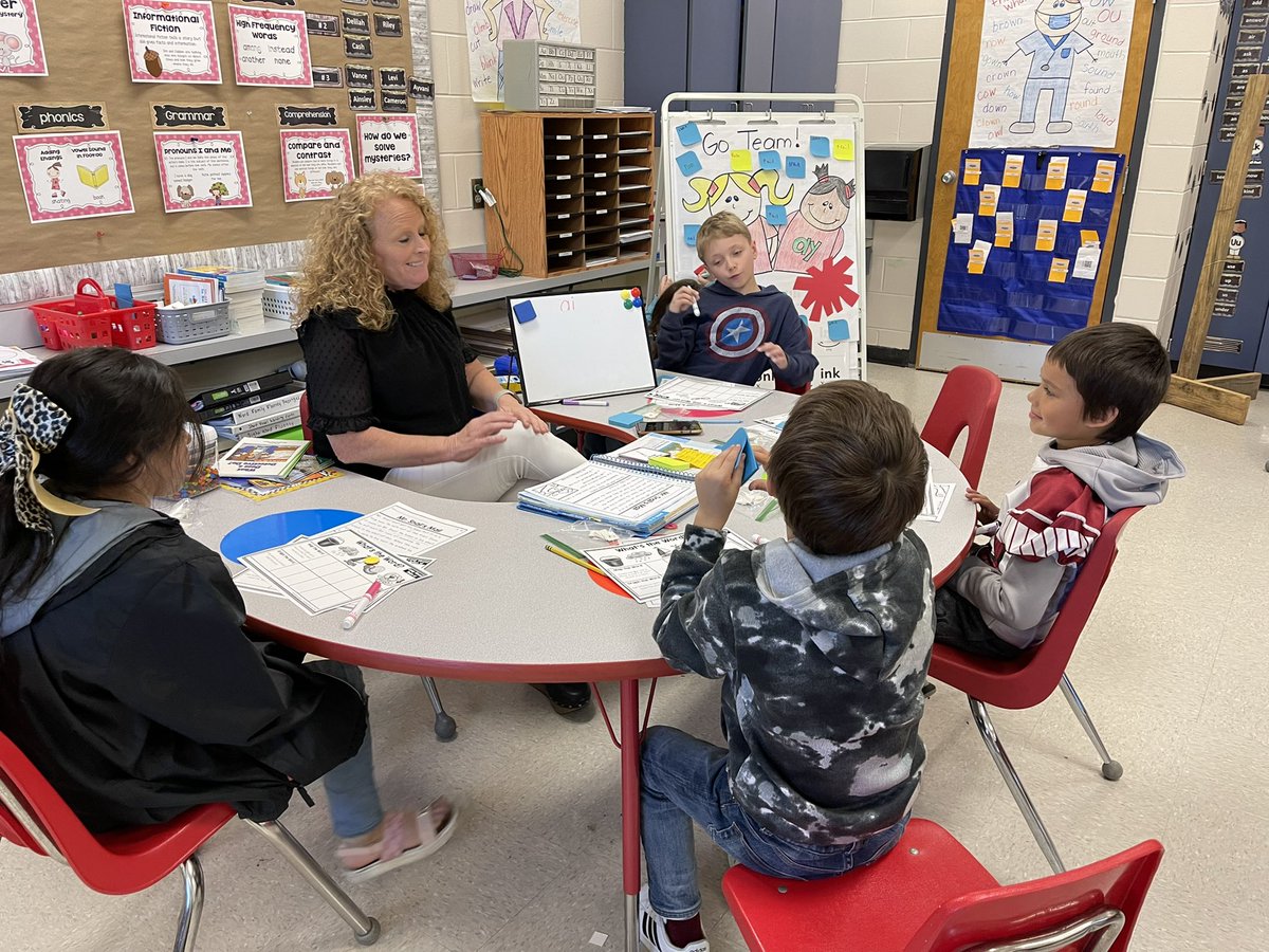angelarich2016's tweet photo. Lots happening in first grade @HCSLionPride!! Alphabet arcs, phonics instruction in vowel teams, vocabulary, dictation, fluency and literacy stations for connected practice! @Alabama_Reading @VickieChappelle @DrAmyJones https://t.co/43h4niCLRJ