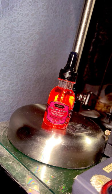 Next victim I seduce, I&rsquo;m wearing this on my lips 💋🩸 https://t.co/jkvQlgRKbv<a href="/tag/diy"class="tags"><span>#diy</span></a><a href="/tag/spiritual"class="tags"><span>#spiritual</span></a><a href="/tag/spirituality"class="tags"><span>#spirituality</span></a><a href="/tag/incense"class="tags"><span>#incense</span></a><a href="/tag/naudi"class="tags"><span>#naudi</span></a>