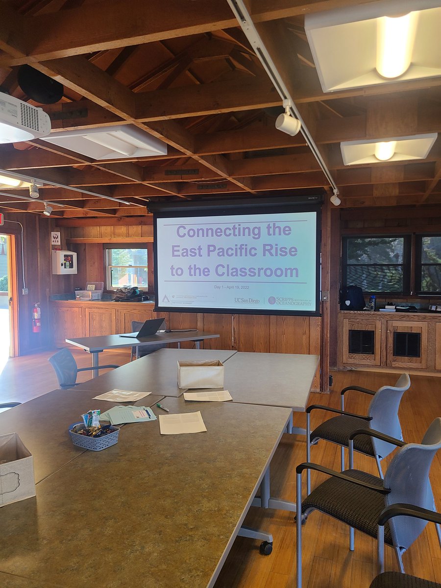 jhoyt689's tweet photo. Day 1 at Scripps Institution of Oceanography for the East Pacific Rise Phenomena Design Team! #projectphenomena @speaglescience @SanPasqualHS @SanDiegoCOE @UCSD https://t.co/qUJhTQ9vmb
