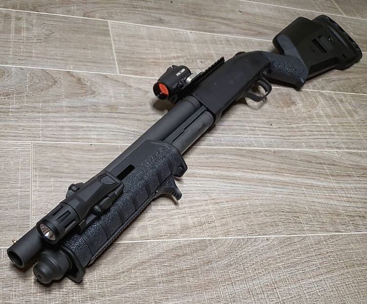Do you have an optic on your shotgun? What would you change about this setup? #Mossberg #Shotgun #HomeDefense