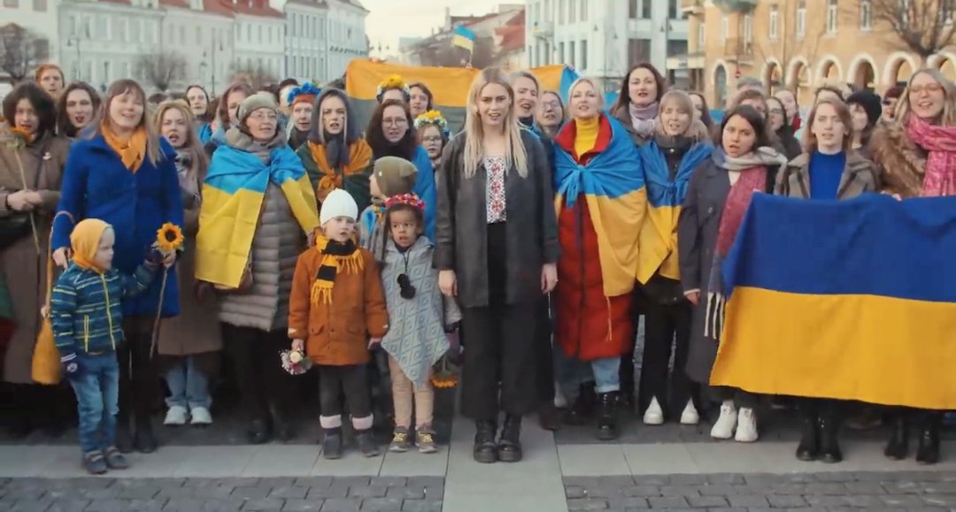 Mamako_Hitakami's tweet image. #PutinWarCriminal 

ウクライナに栄光あれ✨🇺🇦

ウクライナには
ロシアに勝る力があります
それは
世界から降り注ぐ愛です

Слава Україні
Слава українським воїнам🇺🇦