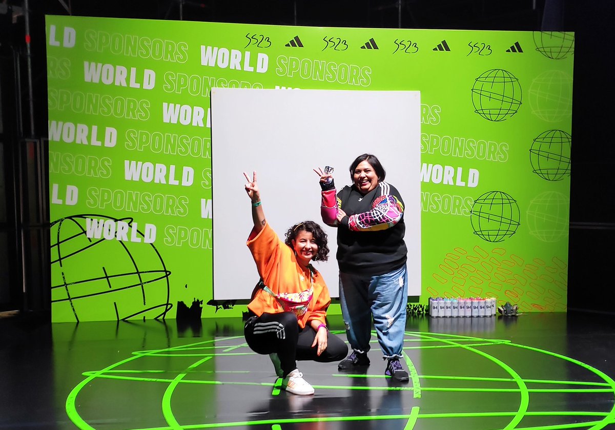 lapesadademoda's tweet photo. Hoy fui speaker en el #WorldSponsors de @adidasCO  y mientras yo hablaba, la genia @greenamarilla 🔝 🙌(iG) hizo un cuadro de la historia que iba contando. 
Amé 😍🥹😍🥹😍🥹😍🥹😍 https://t.co/MpoFTc5FI2
