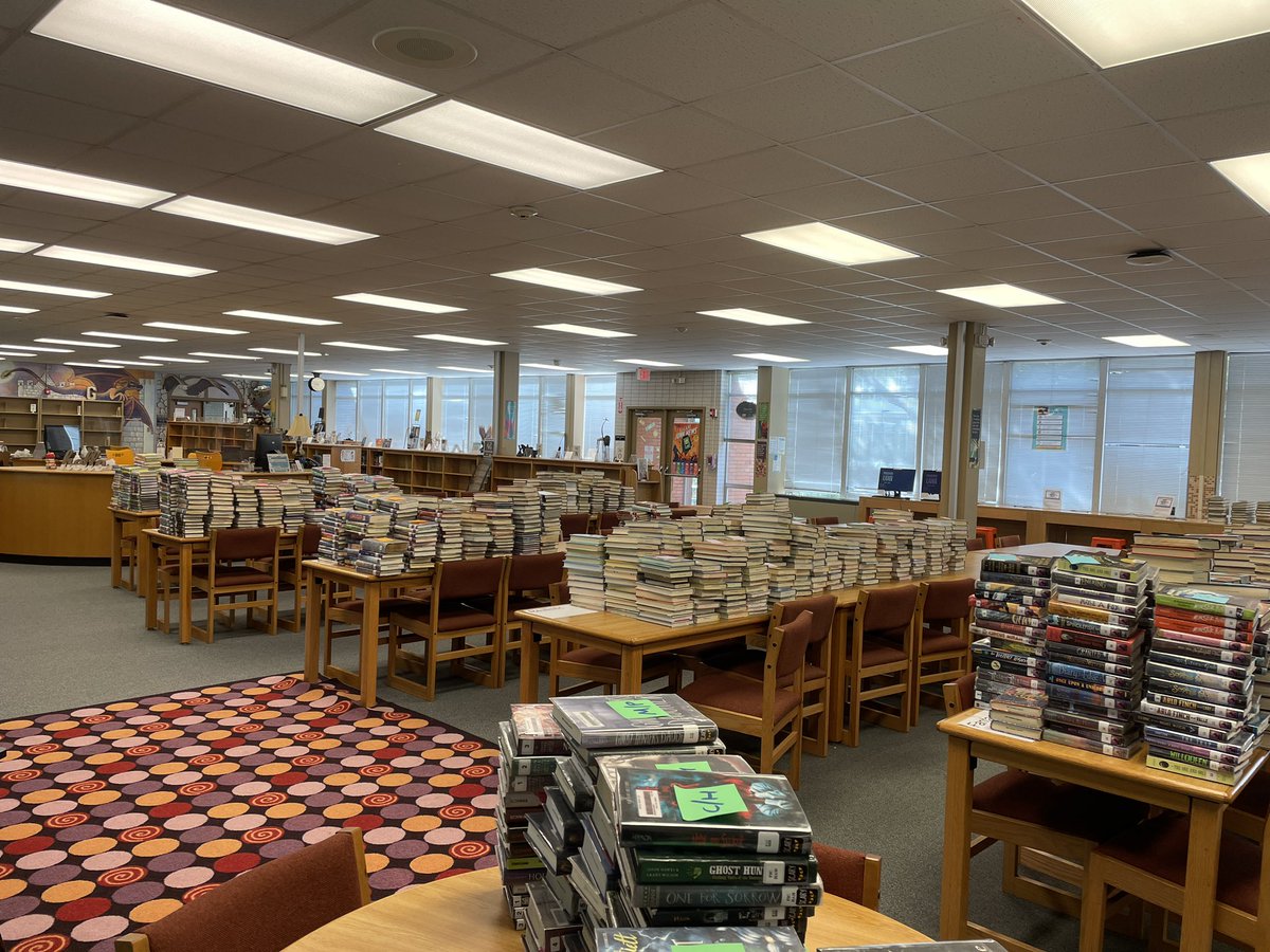 Memorial Middle School Library tweet media