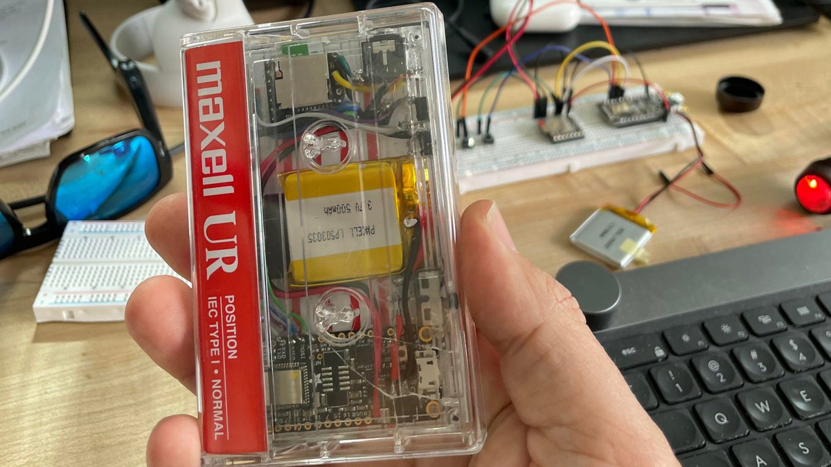 MicrochipMakes's tweet photo. This Redditor crammed an MP3 player inside of a cassette tape: https://t.co/CLb2OyLHdg https://t.co/koneY2ZHe2