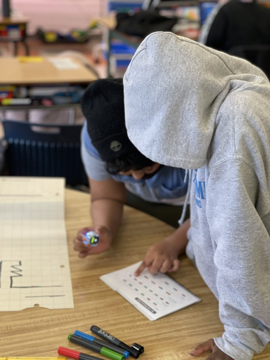 SWylde7's tweet photo. Coding today with my ISP class at @TDSB_Smithfield with @Ozobot 

#stem #coding #science #ozobots https://t.co/E7IIoKxosl