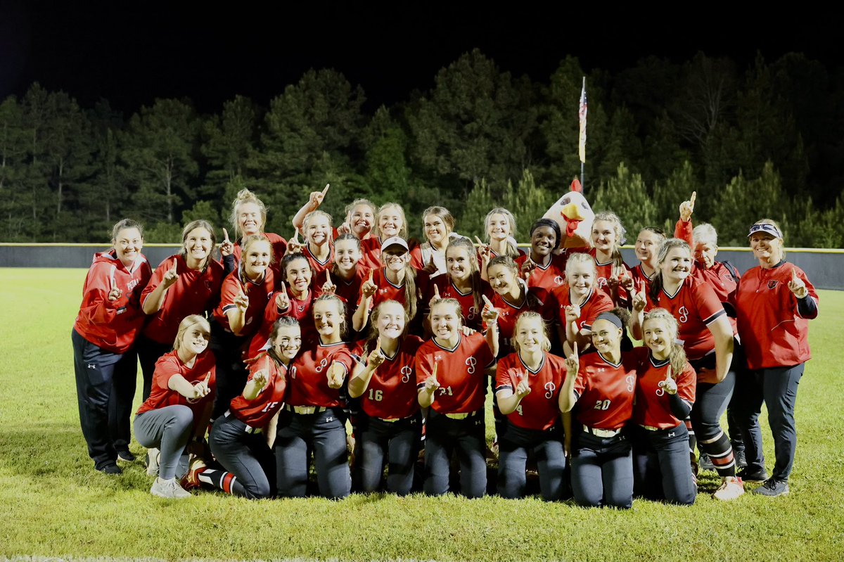 petal_softball's tweet photo. Region Champions! #AO1 https://t.co/L1W2jm9rmN