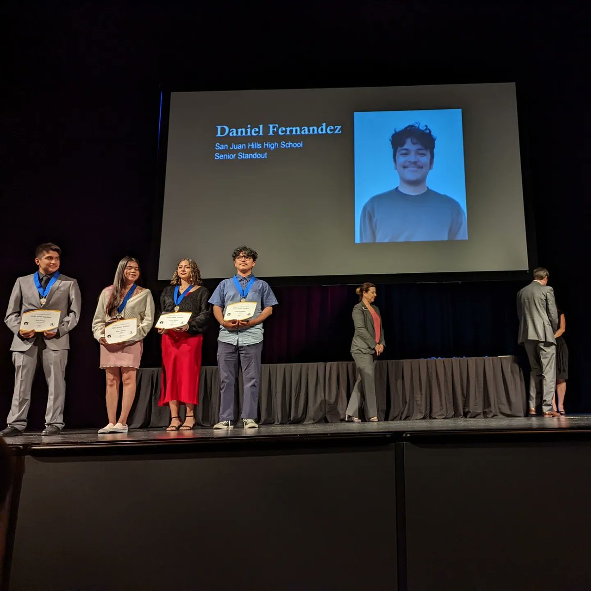 Congratulations <a href="/AVID4College/">AVID</a> Senior Standouts from <a href="/ANHSTealTown/">ANHSTealTown</a> <a href="/CapoValleyHS/">Capo Valley HS</a> <a href="/DHHSOfficial/">Dana Hills High School Official</a> <a href="/OfficialSJHHS/">San Juan Hills High School</a> <a href="/wearesctritons/">SCHS</a> 👩🏽‍🎓📓🎒