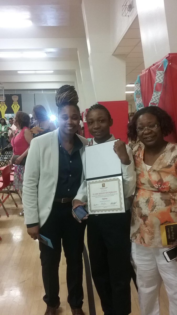 hypebroken1's tweet photo. @DeosBurna That’s my mom and teacher sick fuck https://t.co/eWK0LM5nY6