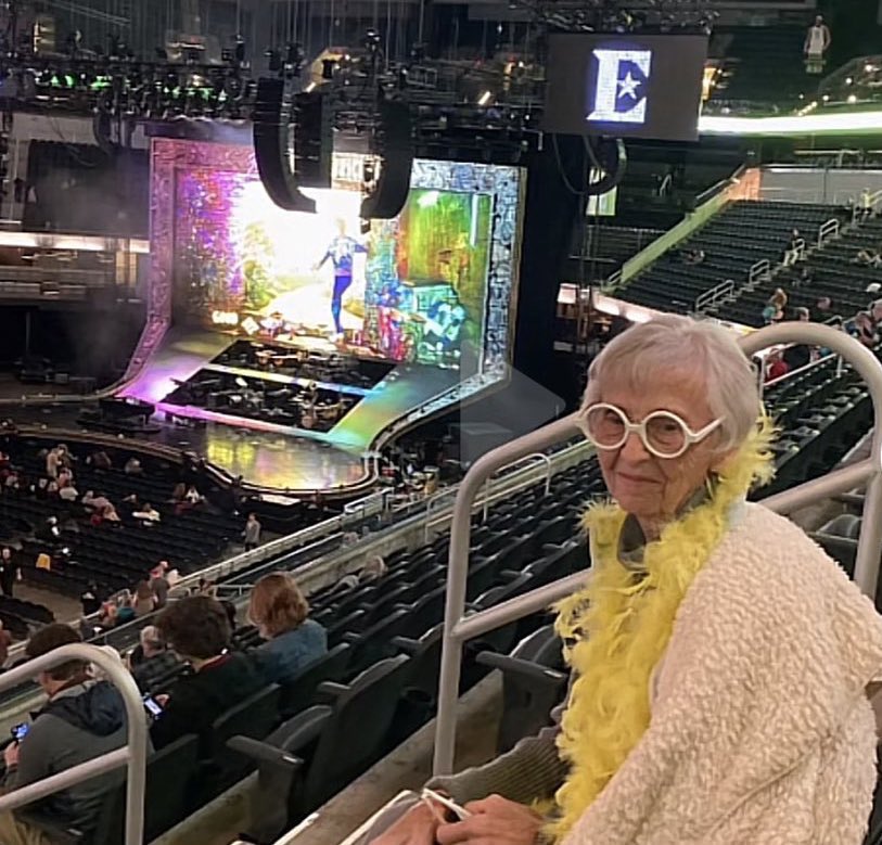 sandi_pj18's tweet photo. pov: me when I finally get to go to a bts concert https://t.co/9OtuLYt9gC