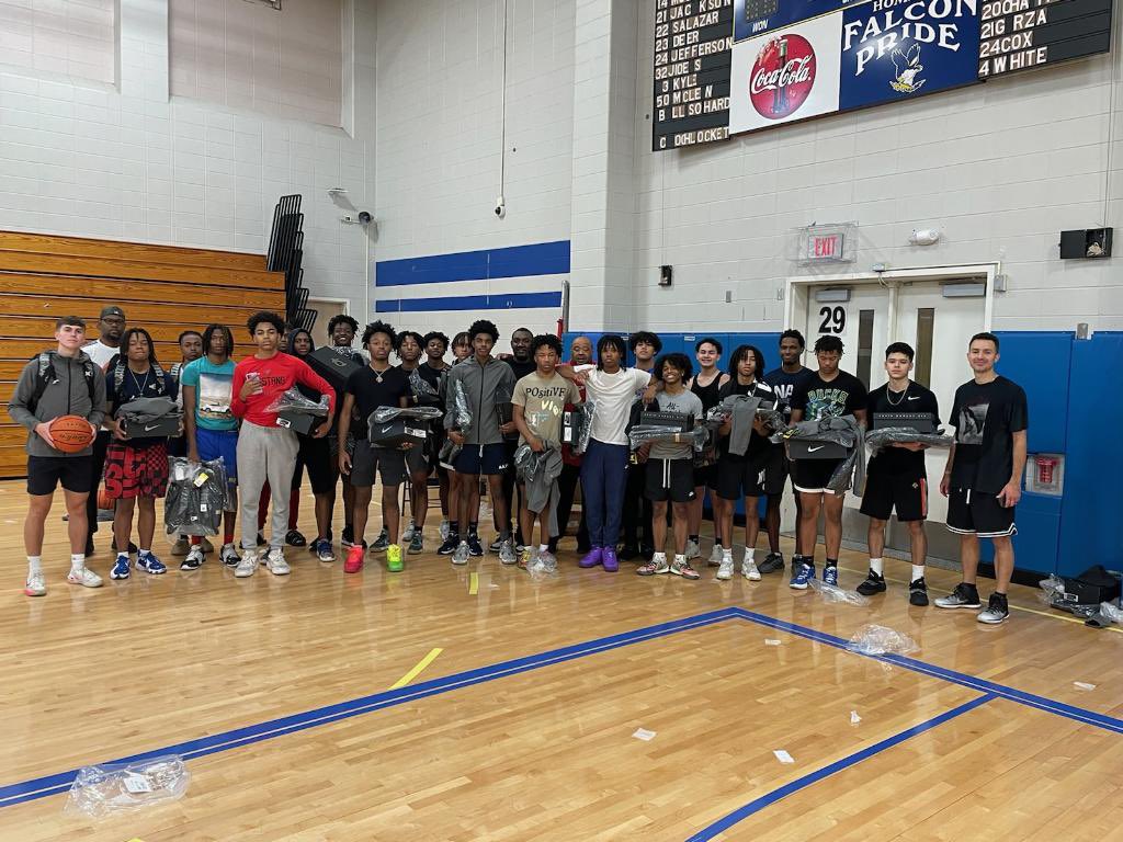 Sending a huge shout out to Channelview alma mater <a href="/JalenHurts/">Jalen Hurts</a> and @ChampsSports for hooking us up with some new gear for our basketball season. The new apparel pieces from #EastbayPerformance got us looking fly🦅 #HoustonRockstarz