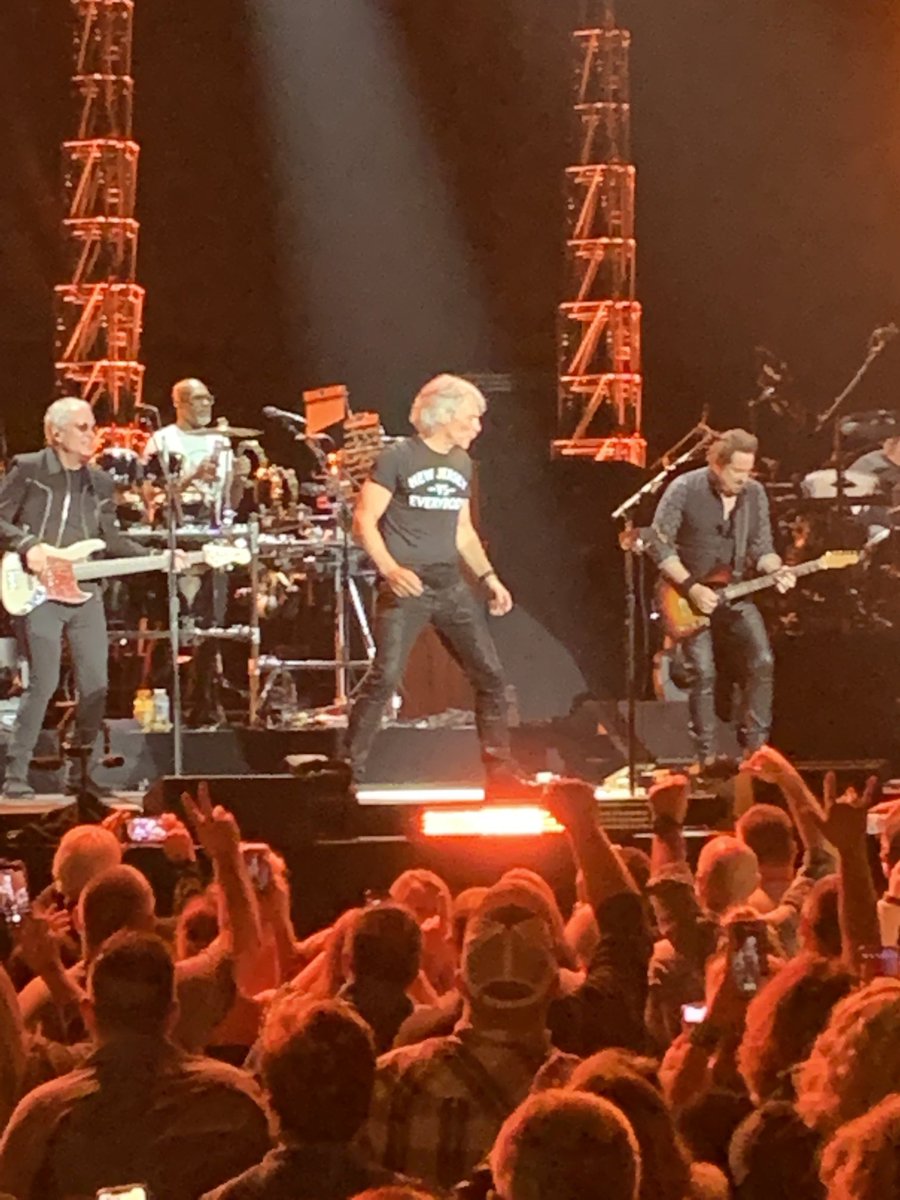 redwingroballen's tweet photo. 35 years since my first Bon Jovi concert and still just as much fun!  Keep rockin! https://t.co/bGJTNCTNzQ