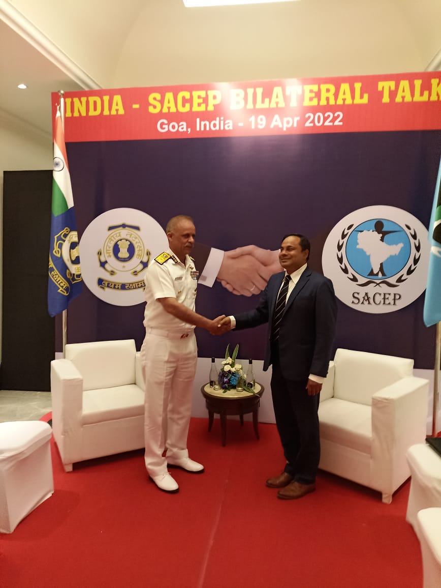 IndiaCoastGuard's tweet photo. New chapter under South Asia Co-operative Environment Programme #SACEP, Director General @IndiaCoastGuard &amp; Director General #SACEP agreed to collaborate &amp; cooperate to combat marine pollution &amp; enhance response preparedness in the #Region. https://t.co/g4N1JPHhRC