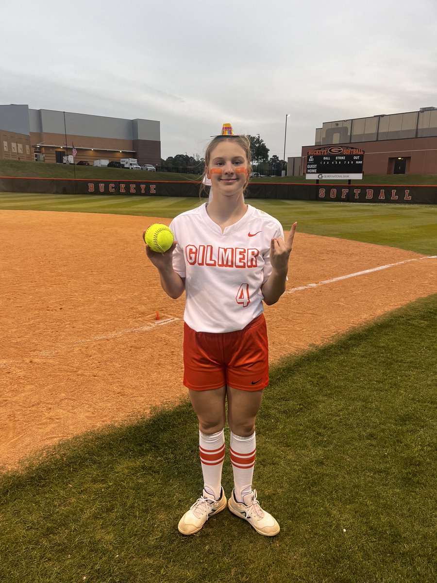 SoftballBuckeye's tweet photo. ⚫️#4 Sarah Phillips throws a NO HITTER against LE striking 15/18 batters faced! 
#SixOne https://t.co/8AN01RIwZZ