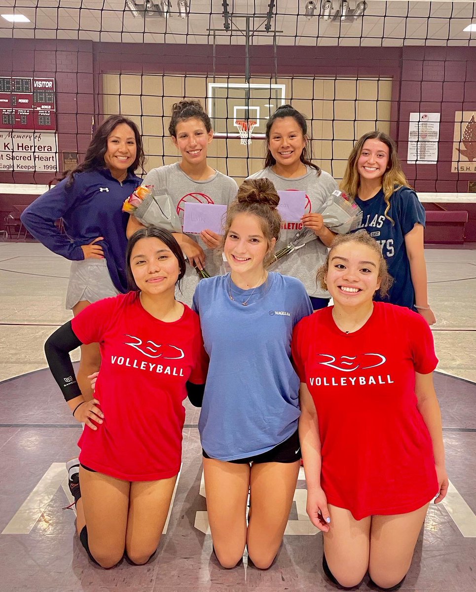 team_red_athlet's tweet photo. 17s practice consisted of honoring our state qualifiers! We are so incredible proud of Kennedy and Lilly qualifying for state at their last track meet. We love you both and are supporting you to the finish line and beyond! Chase that state title! 🏃‍♀️❤️💙
#statebound https://t.co/9AqfHLG34M