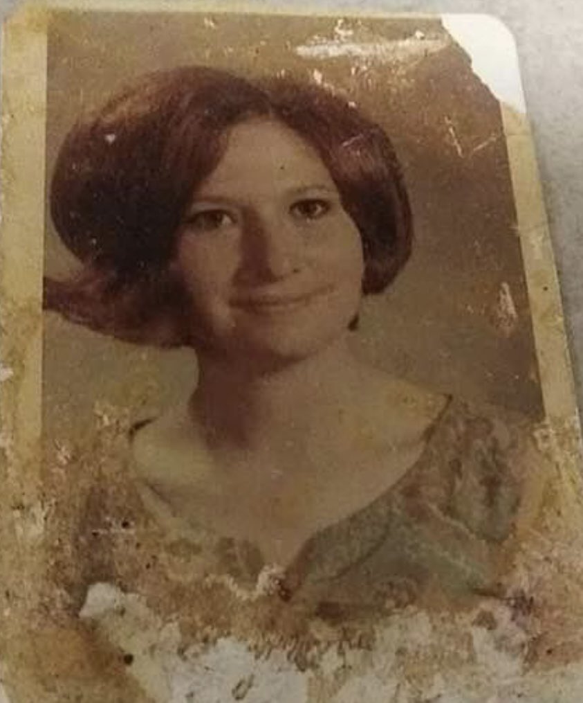 Clarisatorres74's tweet photo. 72 years of wonder, sparkle, and lots of shine! Happy birthday my queen! #HappyBirthday #Sheisloved #Queen https://t.co/L6XUhTnPvb