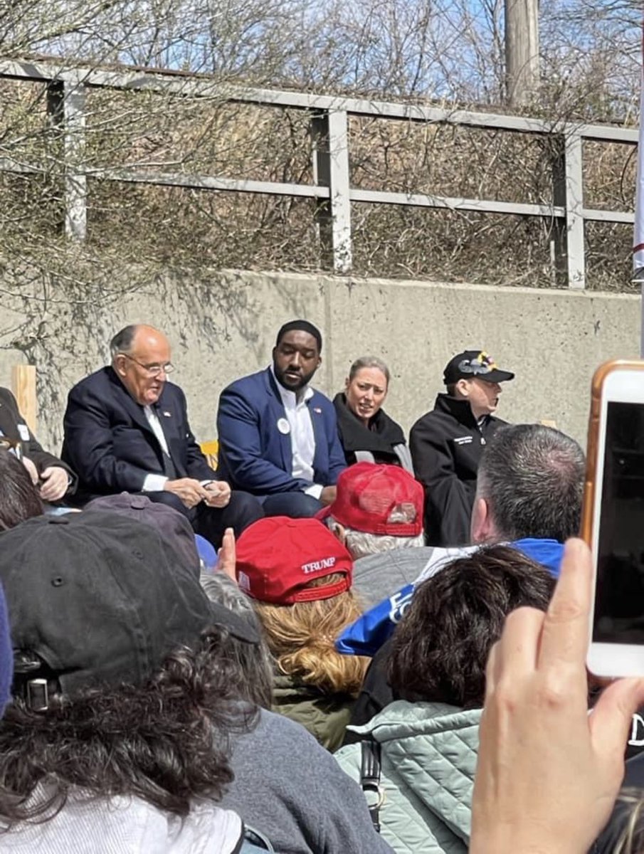 zeldin_s's tweet photo. @NassauYDs @JaredGoerke The Rogueโs Gallery at the #LightTreason #WhitePower and #TesticleTanners Rally in Bellmore.
Insurrection thumbs up @leemzeldin! https://t.co/3bbZCdHwIT