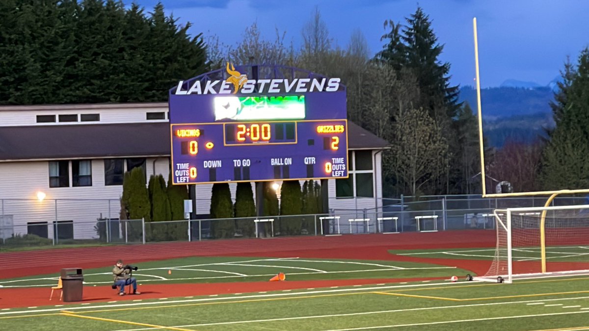 Going into the second period … GPeak up by two. Time for a turn around, Vikings! <a href="/HayVikings/">Deb Hay</a> <a href="/LSHSVikingPrin/">Leslie Ivelia</a> <a href="/lshs_sports/">LSHS Vikings Sports</a> <a href="/Grinde_Viking/">Tonya Grinde</a>
