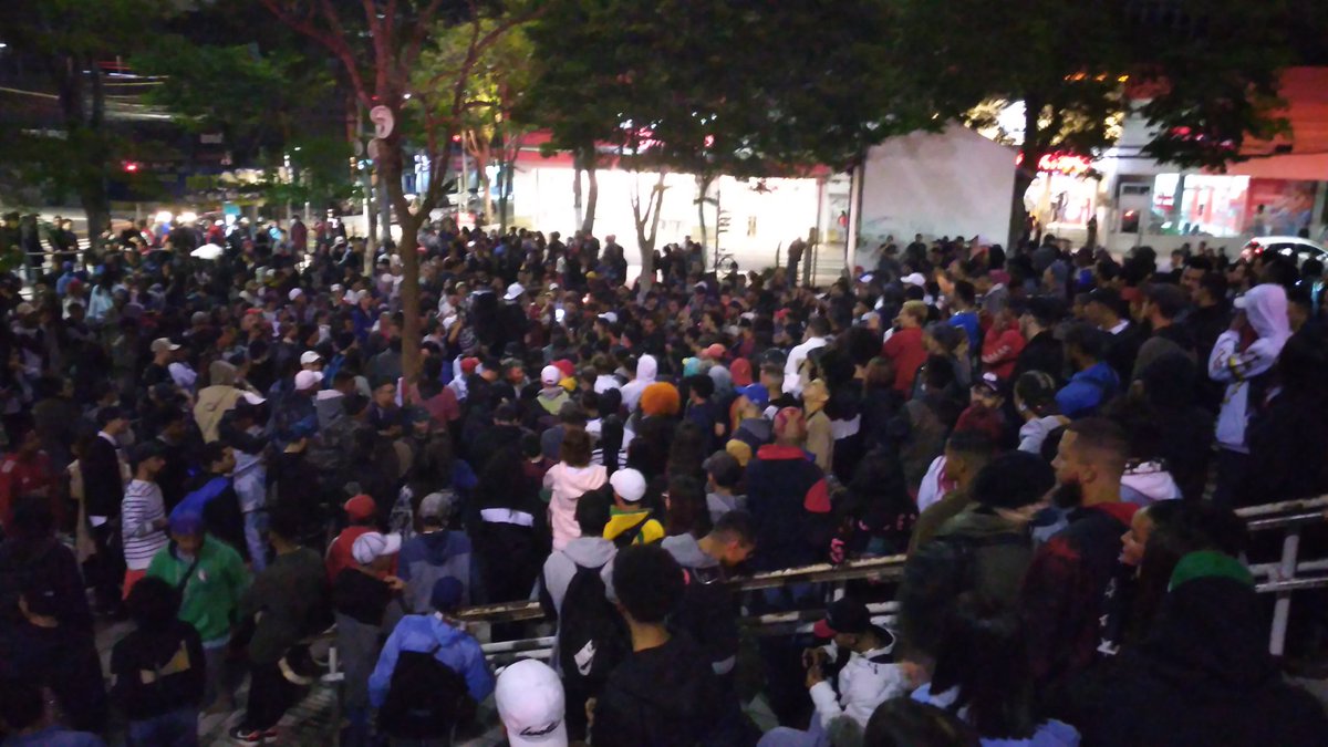 EsquerdaWeb's tweet photo. A juvendude periférica de SBC e do ABC resiste e garante a batalha de rimas contra a vontade do prefeito reacionário #OrlandoMorando. Mais uma Vitória! Viva a Batalha da Matrix.
#SBC
#BatalhadaMatrix https://t.co/LmmTYkLWZC https://t.co/OiProyzQof