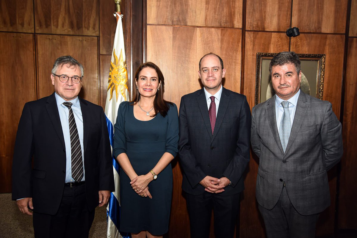 Con el ministro de <a href="/MIEM_Uruguay/">MIEM Uruguay</a>
 <a href="/OmarPaganini/">Omar Paganini</a>, el director de Telecomunicaciones @GuzmanAcostayL1 y el ministro <a href="/pradojj/">Julio José Prado</a> compartimos nuestra visión de integración regional, crecimiento de industria e impulso a sectores estratégicos para generar desarrollo económico y social.