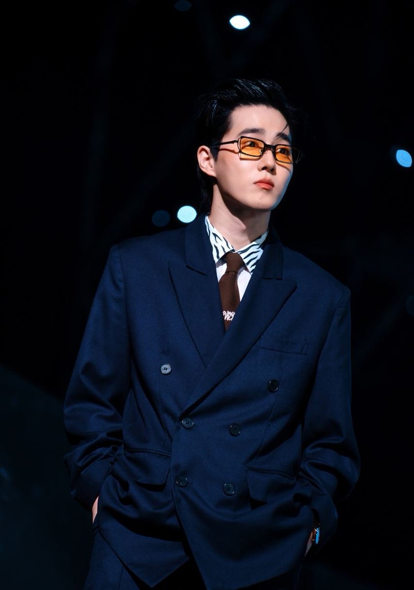SUHOLOOK's tweet photo. #Suho #수호 #SUHO_Hurdle https://t.co/2r1uSbhXD7
