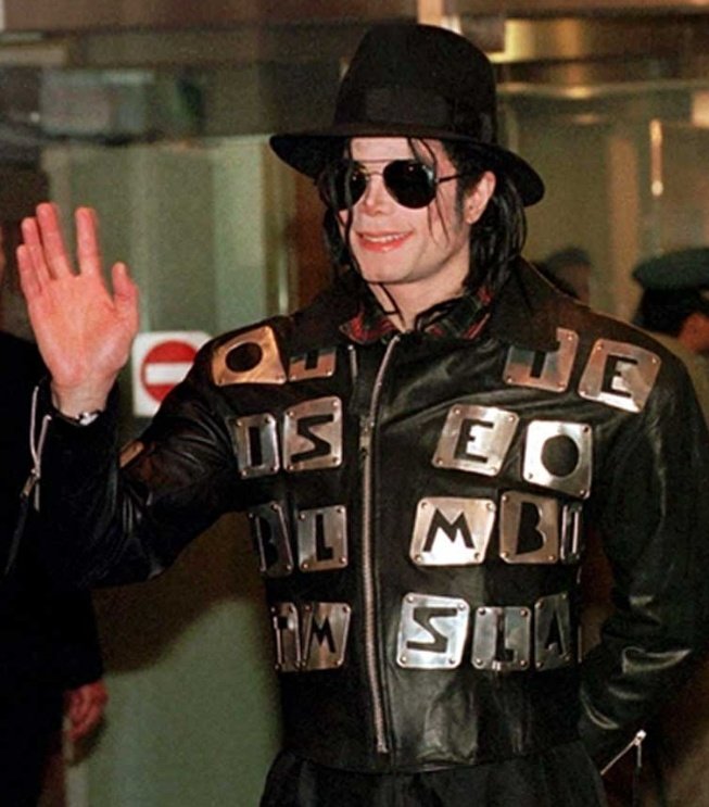 PFansMJJ's tweet photo. Michael Jackson en 1998 || Yo en 1998 https://t.co/0S5cnD0463